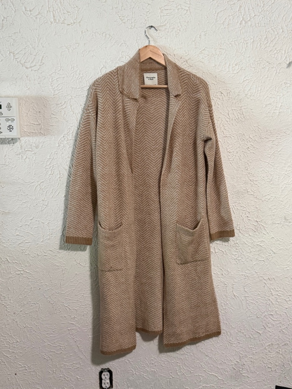 Abercrombie & Fitch XS Long Cardigan Sweater Tan White Herringbone Coatigan